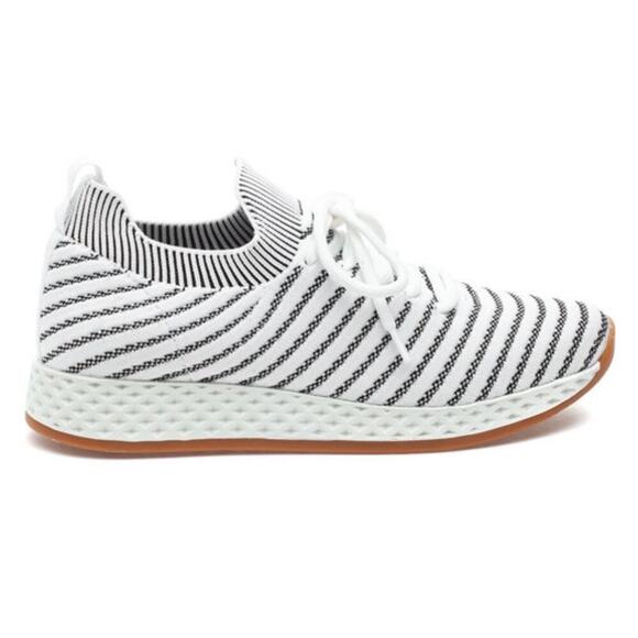 NWT/B J/Slides OPY Urban Sport Sneaker White-Black Women's 6M - Picture 1 of 10